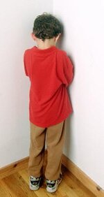 niño_castigado_pared.JPG